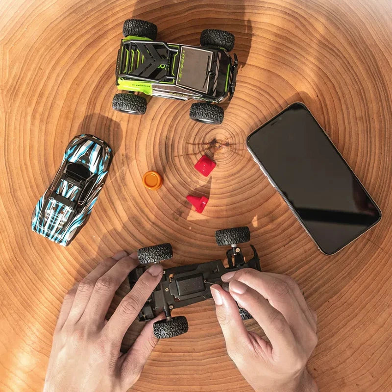 Max‘s New 801 Mountaineering Mini Remote Control Vehicle Off Road Car Drift Vehicle1:32 Children's Boy Toy Car